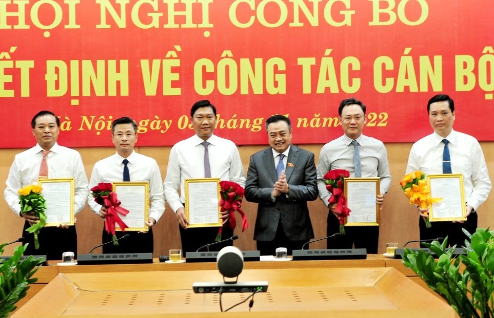 Ha Noi co 2 tan giam doc so hinh anh