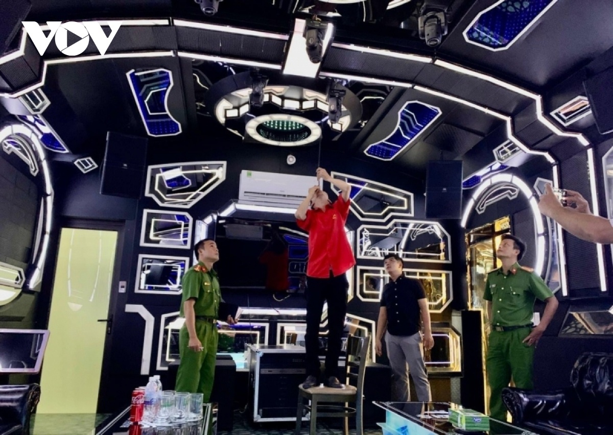 Quang Ngai dinh chi hang loat quan karaoke vi pham phong chay hinh anh