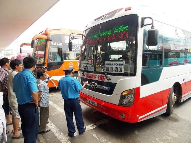 xe khach bo ben anh 1