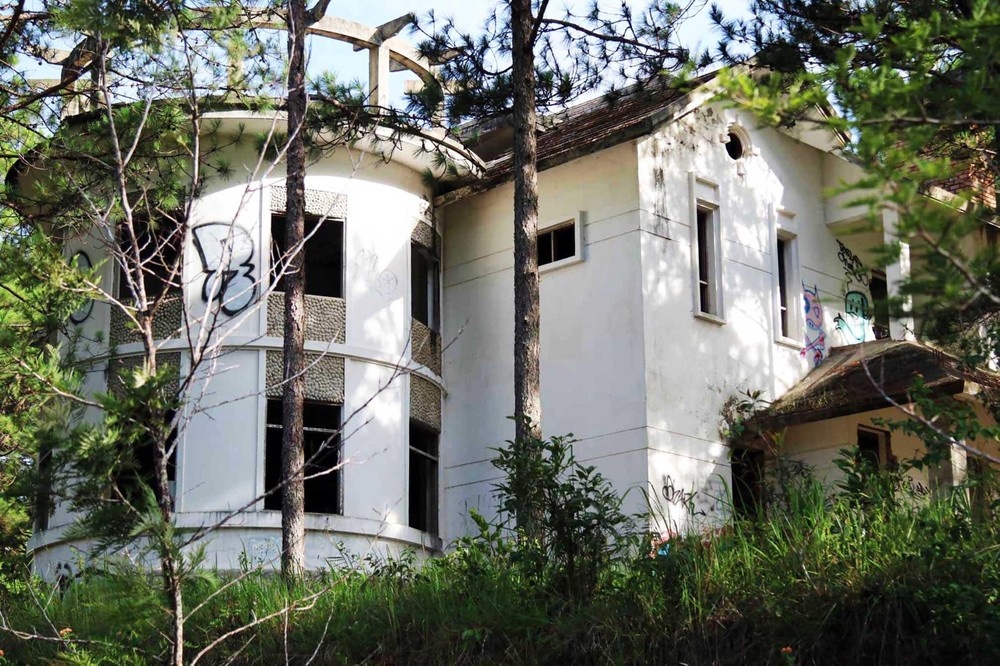 Loat sai pham o khu du lich quoc gia ho Tuyen Lam hinh anh