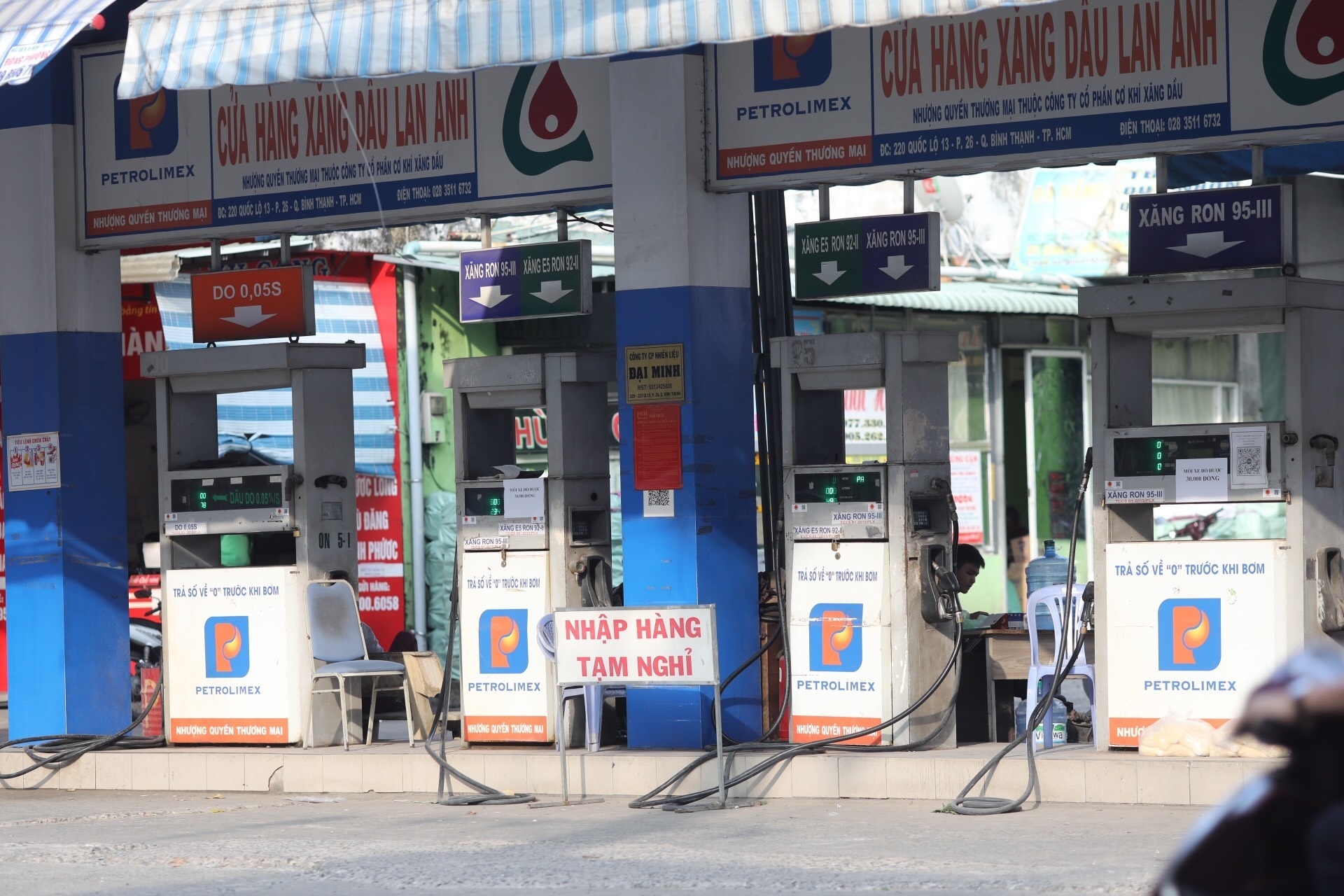 giam thue xang dau anh 1