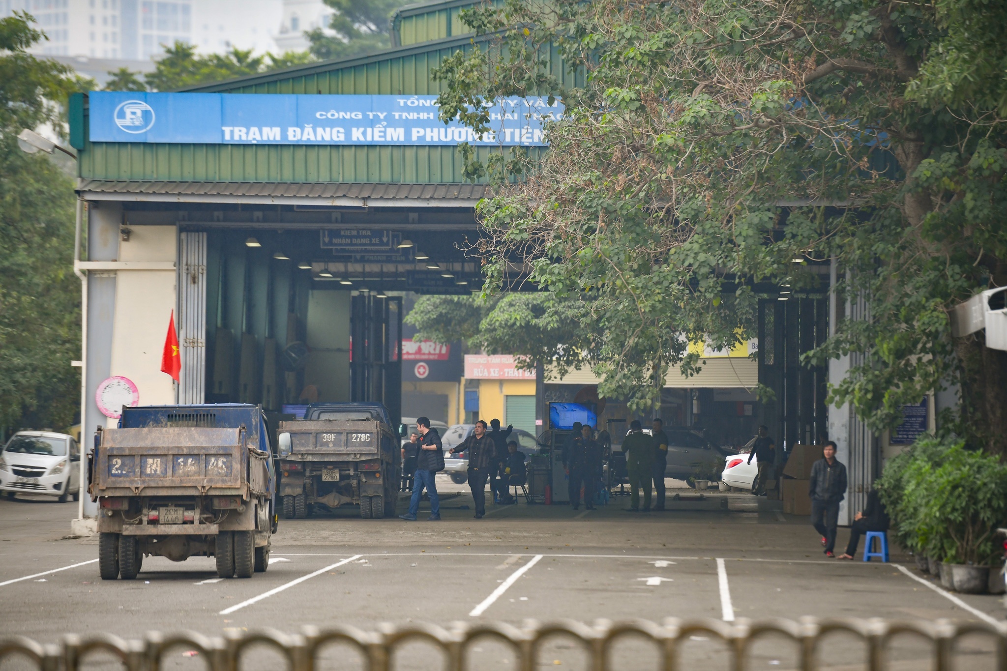 Kien nghi Bo Cong an xem xet mo lai trung tam dang kiem bi dinh chi hinh anh