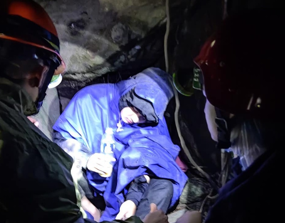 Cuoc dien thoai cuu mang du khach roi xuong vuc 5 ngay o deo Hai Van hinh anh