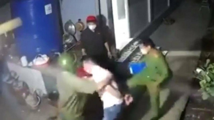 Dinh chi cong tac cong an xa danh nguoi say ruou o Ben Tre hinh anh