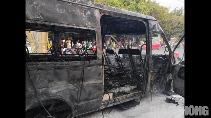 Xe 16 cho chay rui tai khu lan bien Rach Gia hinh anh