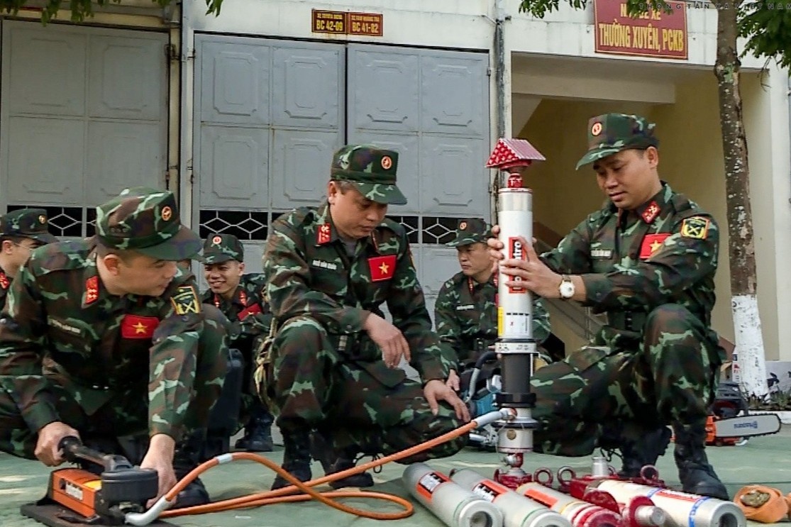 Can canh trang bi cuu ho cua Cong binh Viet Nam mang toi Tho Nhi Ky hinh anh