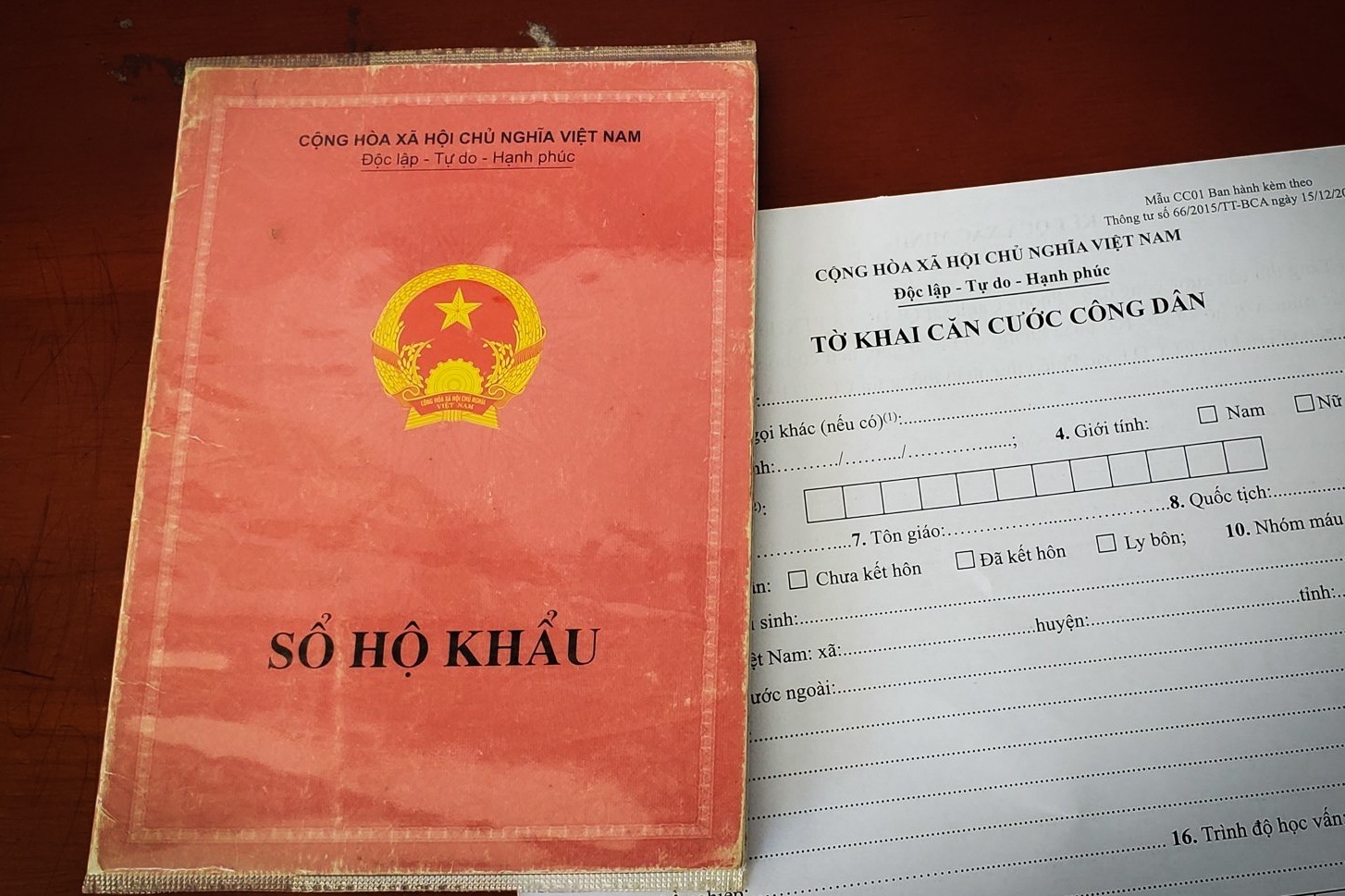 Khong yeu cau nguoi dan nop so ho khau khi lam thu tuc hanh chinh hinh anh