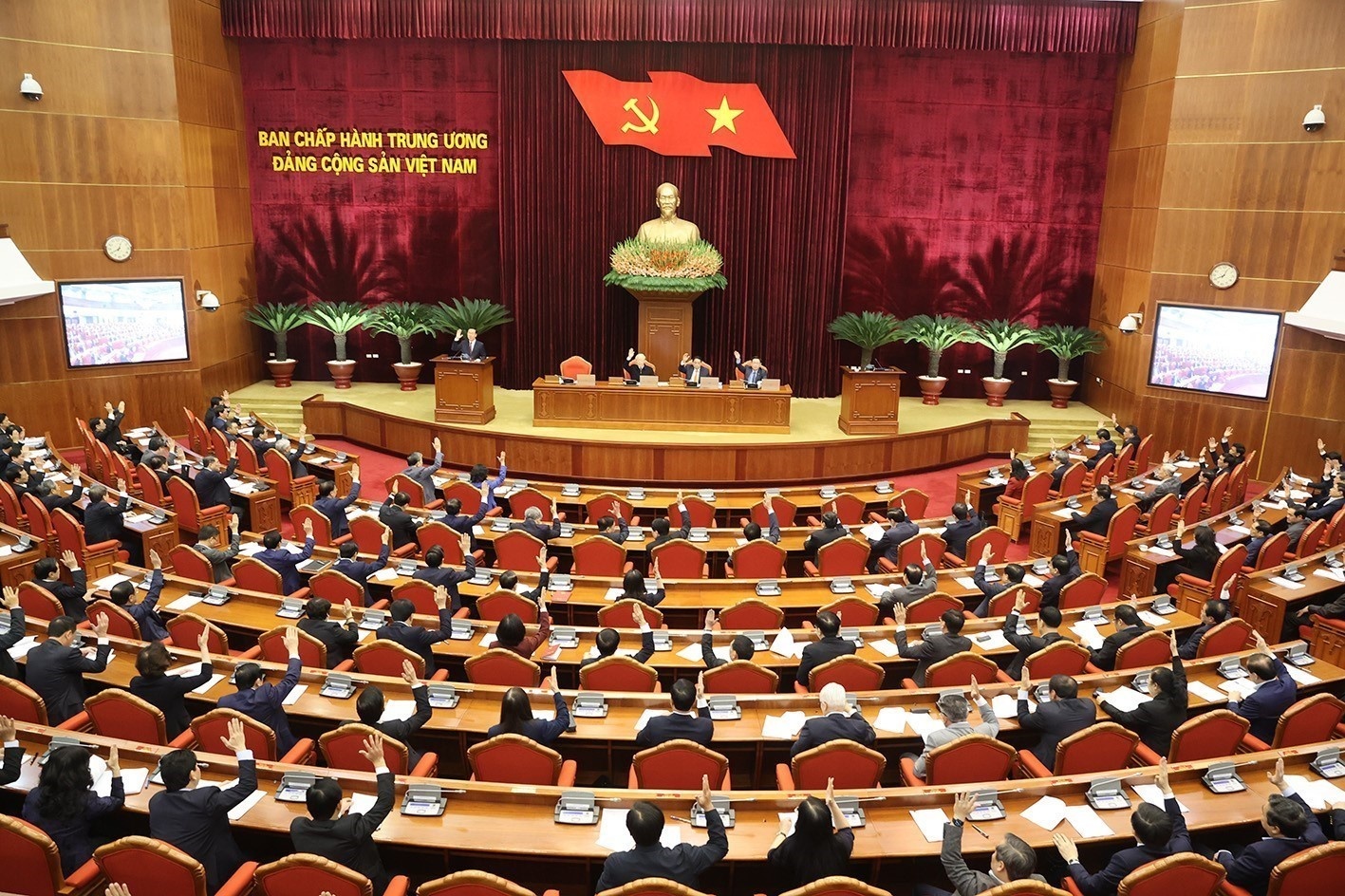 Trung uong gioi thieu nhan su de bau lam Chu tich nuoc hinh anh