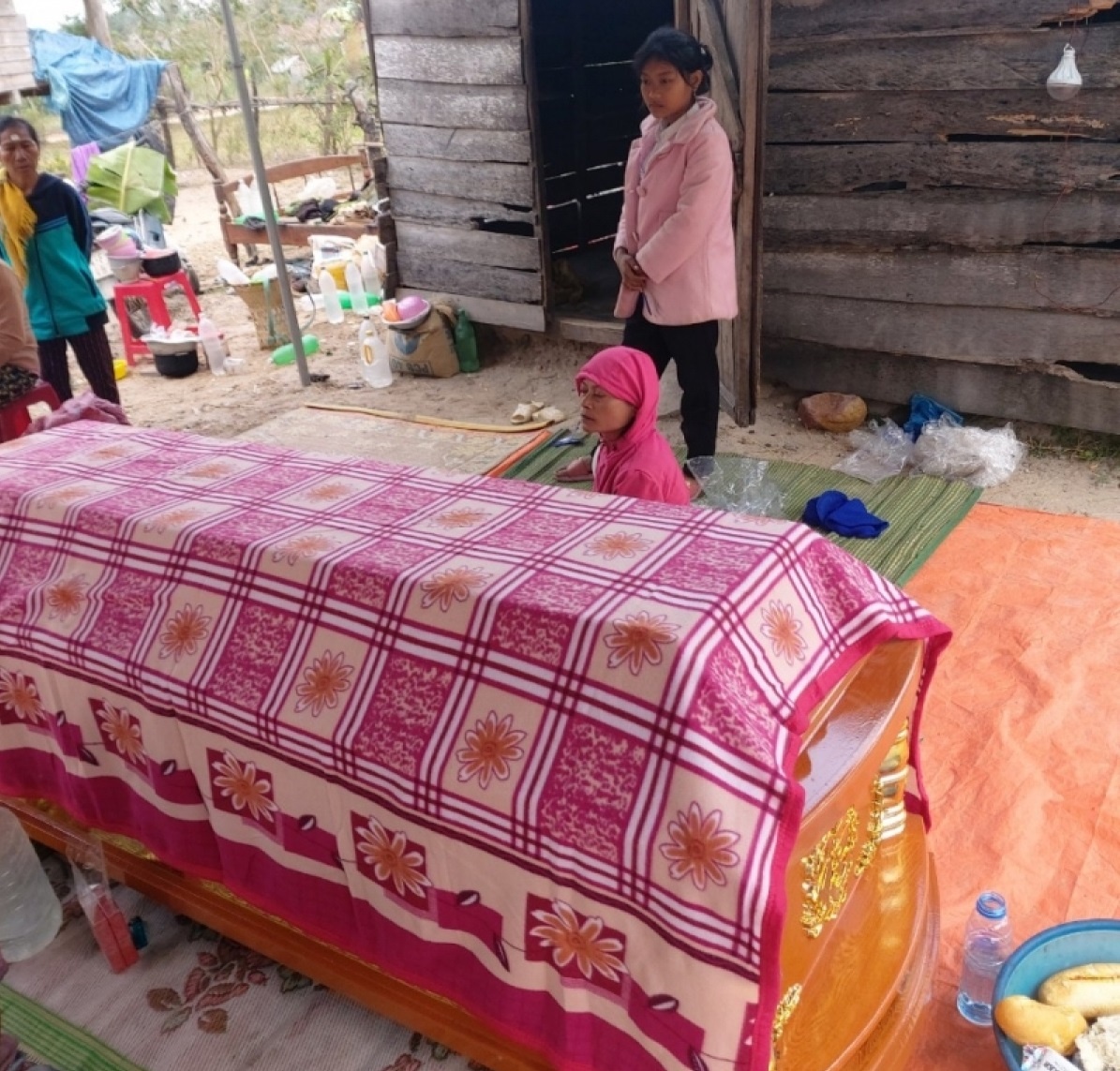 3 tre duoi nuoc anh 1