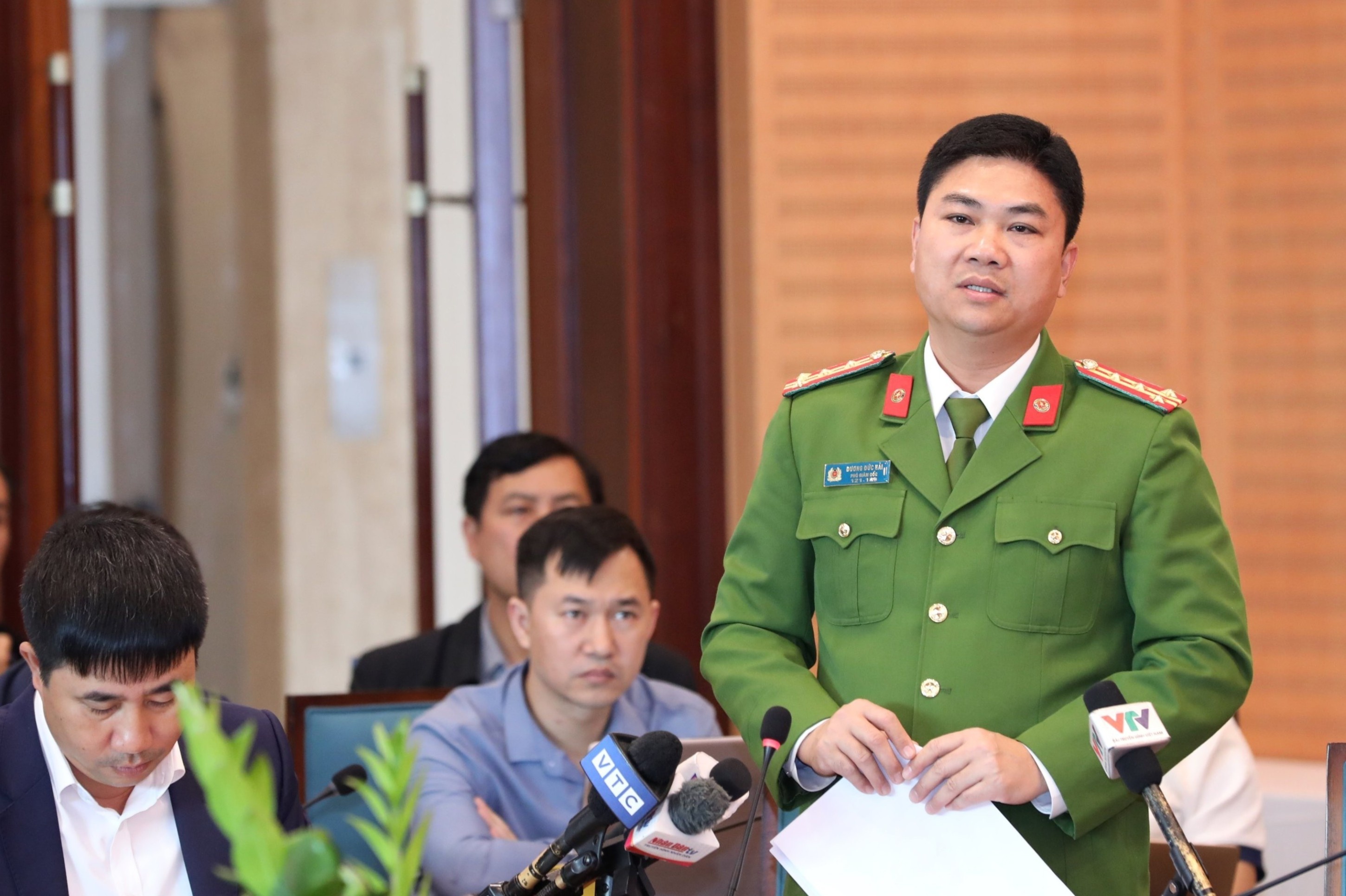 Pho giam doc Cong an Ha Noi: So nguoi bam via he muu sinh khong nhieu hinh anh