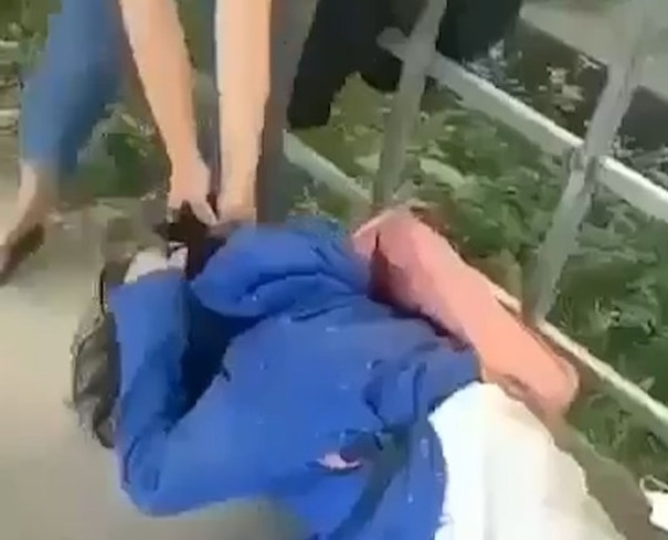 nu sinh bi danh anh 1