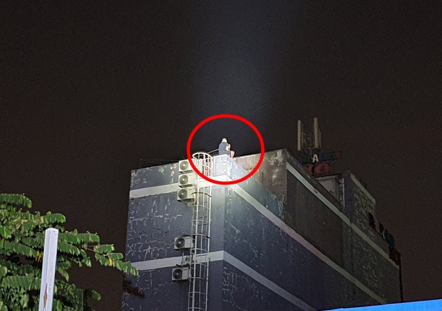 thanh nien co thu anh 1