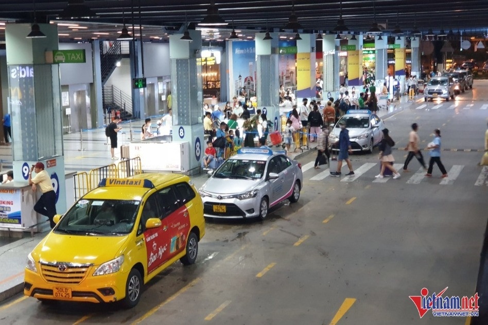 phi Tan Son Nhat anh 1