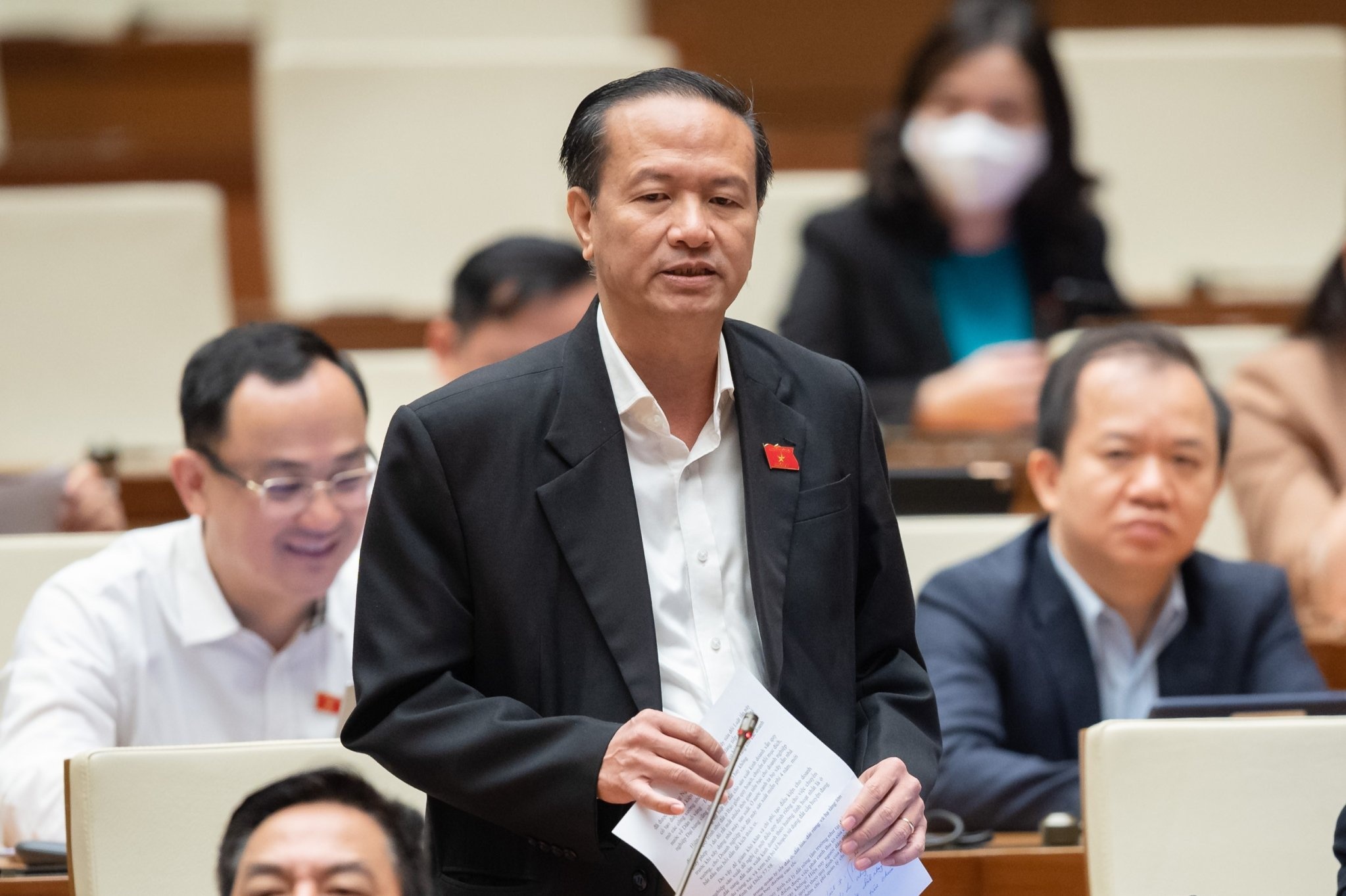 DBQH: Hau het dai gia cua chung ta deu tu bat dong san hinh anh