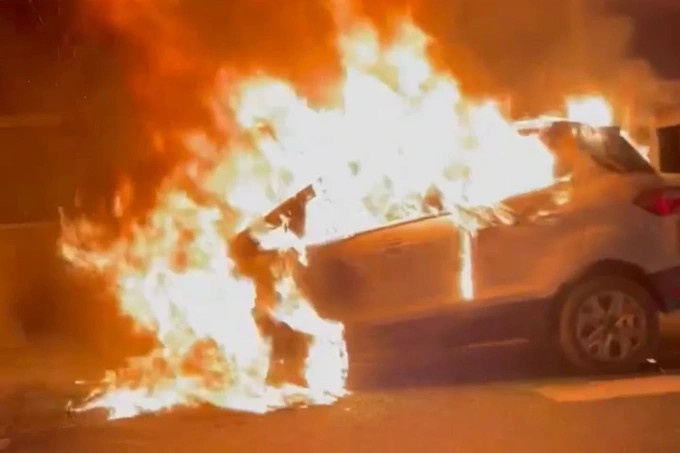 Oto boc chay ngun ngut tren vanh dai 3 Ha Noi hinh anh