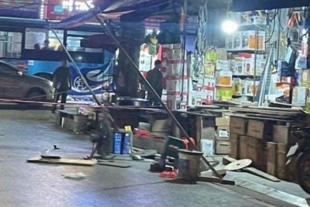 3 nguoi trong gia dinh bi hang xom truy sat thuong vong hinh anh