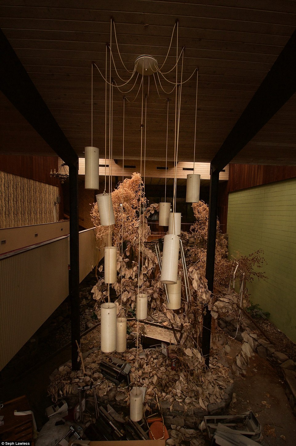 Ben trong thien duong trang mat bo hoang anh 16