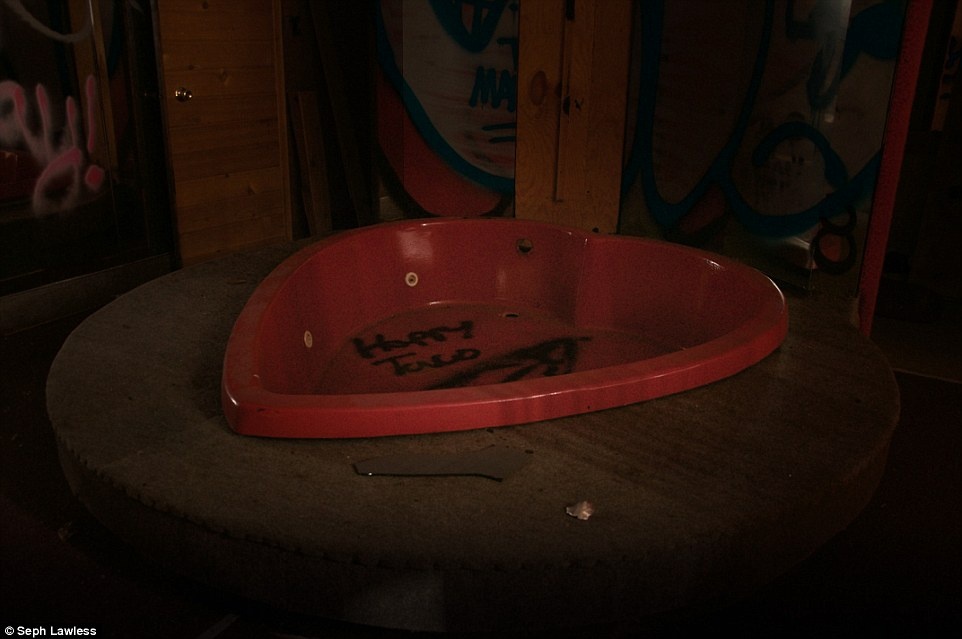 Ben trong thien duong trang mat bo hoang anh 2