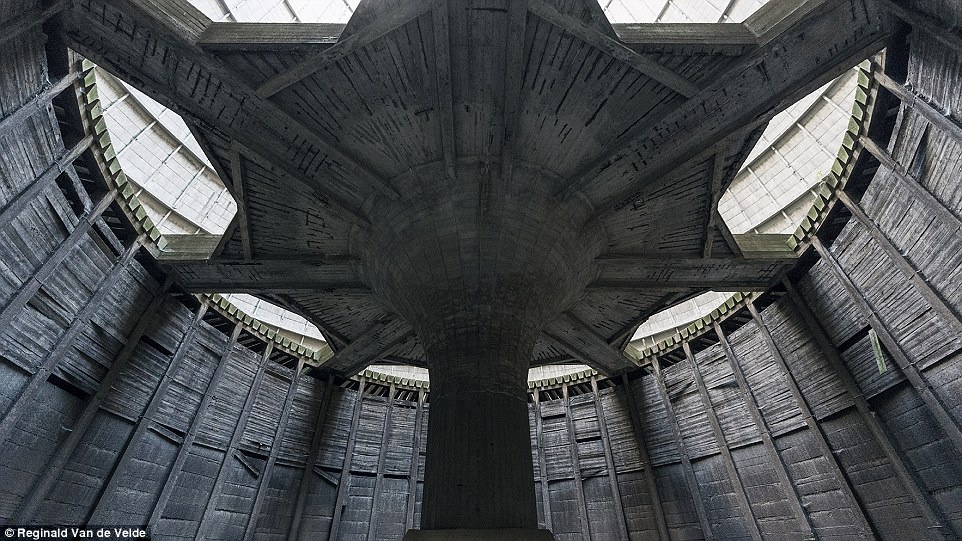 ben trong cac thap lam lanh o chau Au, anh 10