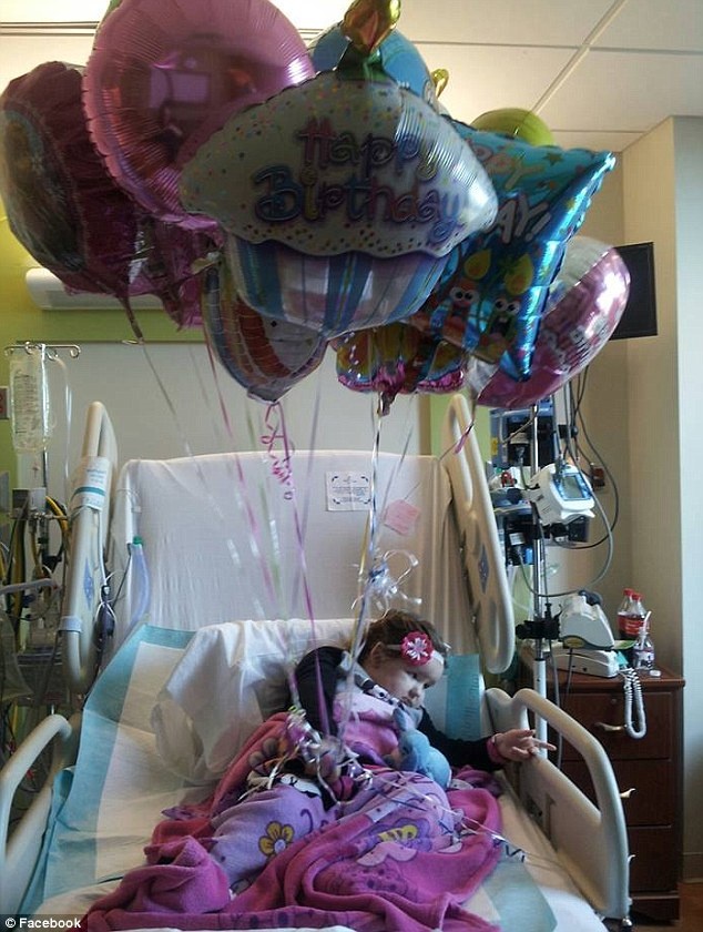 Co be 4 tuoi nguoi My mac benh hiem khien nhieu bac si lung tung anh 1