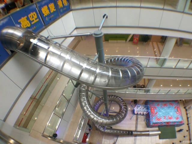 Trung tam thuong mai xay cau truot cho tin do shopping hinh anh