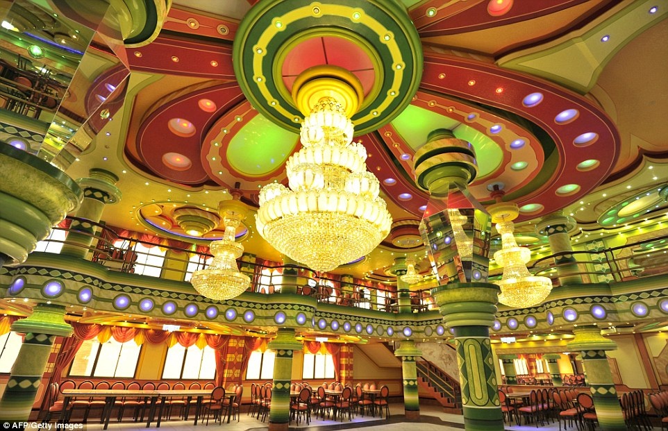 Toa nha ao dieu nhu buoc ra tu game hinh anh