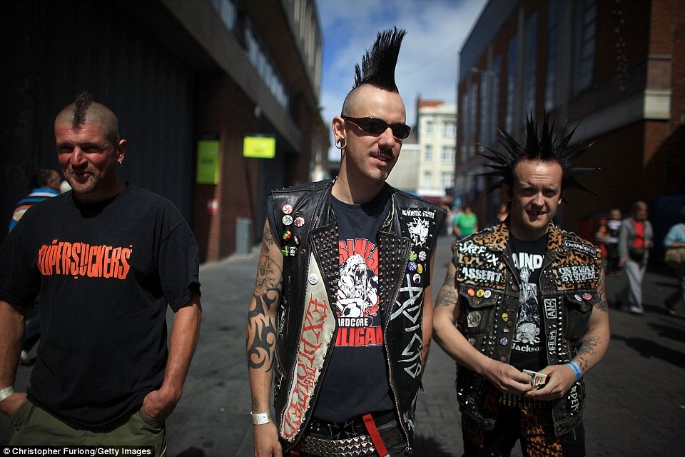 nhung trang phuc dep,  la tren the gioi anh 11