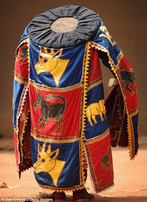 nhung trang phuc dep,  la tren the gioi anh 3