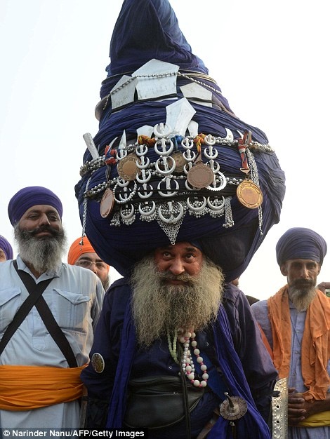 nhung trang phuc dep,  la tren the gioi anh 9