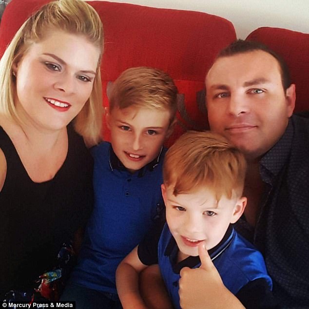 Bệnh lạ khiến người phụ nữ có nước tiểu màu đen ảnh 1 Benh la khien nguoi phu nu co nuoc tieu mau den anh 1