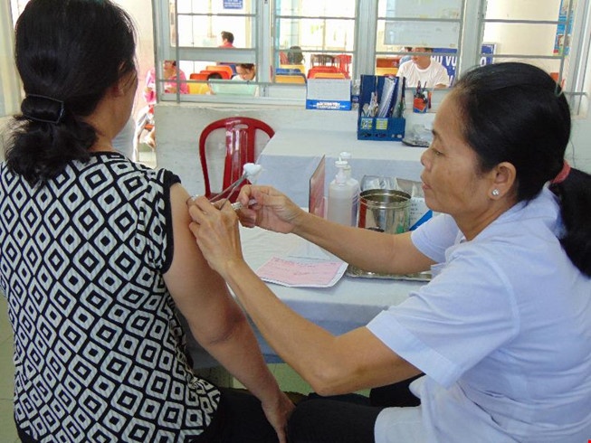 Tối tăm mặt mày sau 10 phút tiêm chủng ảnh 1 Toi tam mat may sau 10 phut tiem chung anh 1