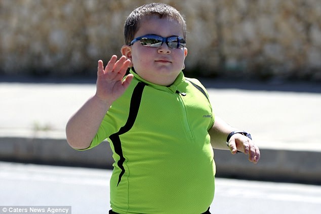 Cau be mac hoi chung khong ngung tang can hinh anh