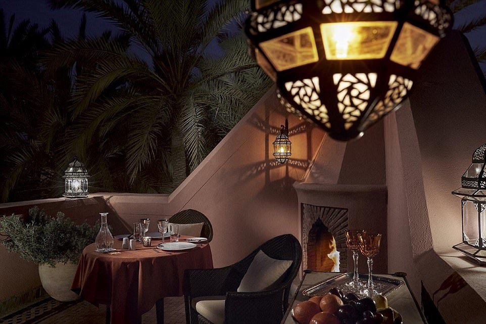 khach san bi an anh 12