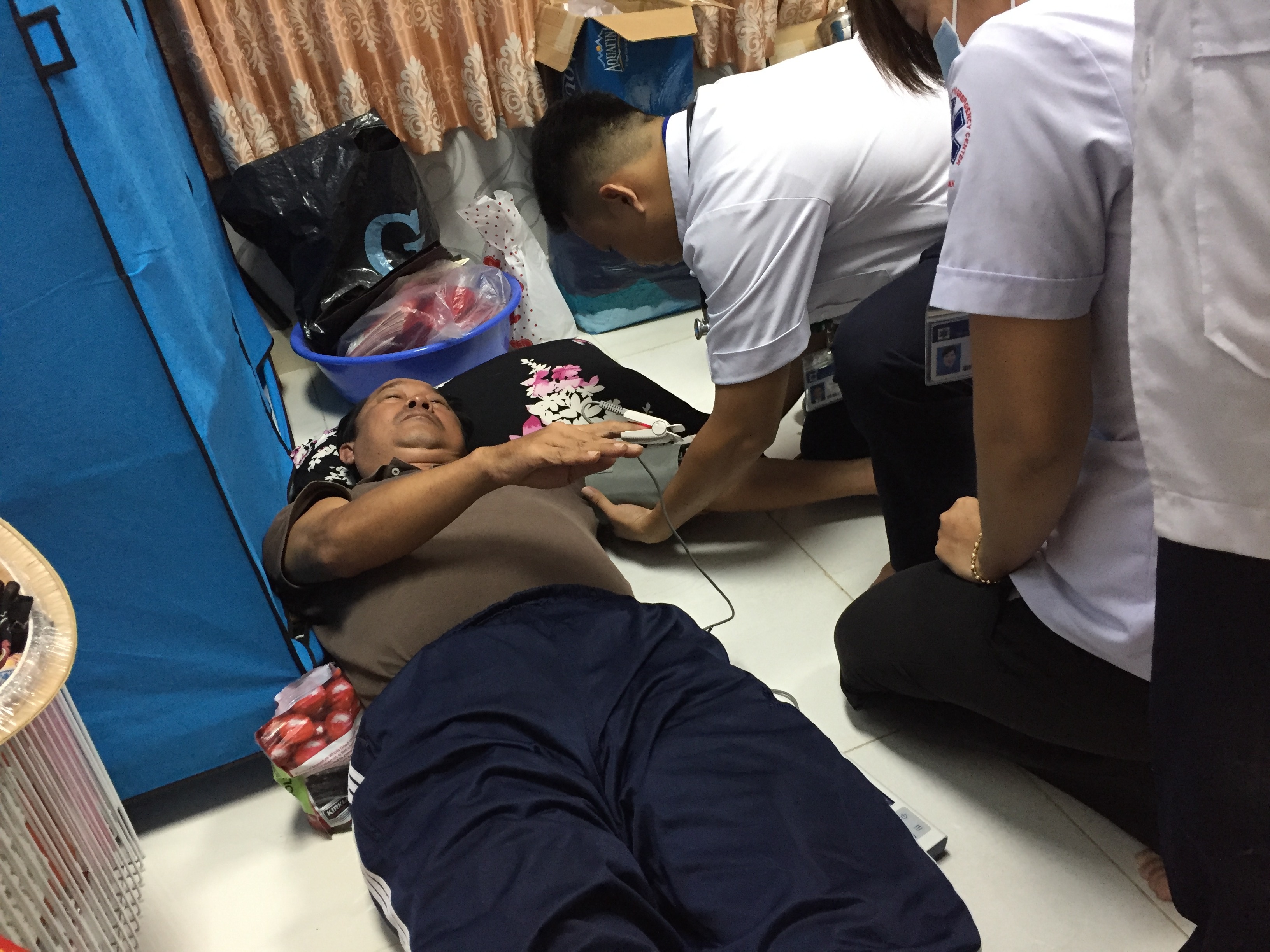 Trang dem, nghi le,  bac si, anh 1