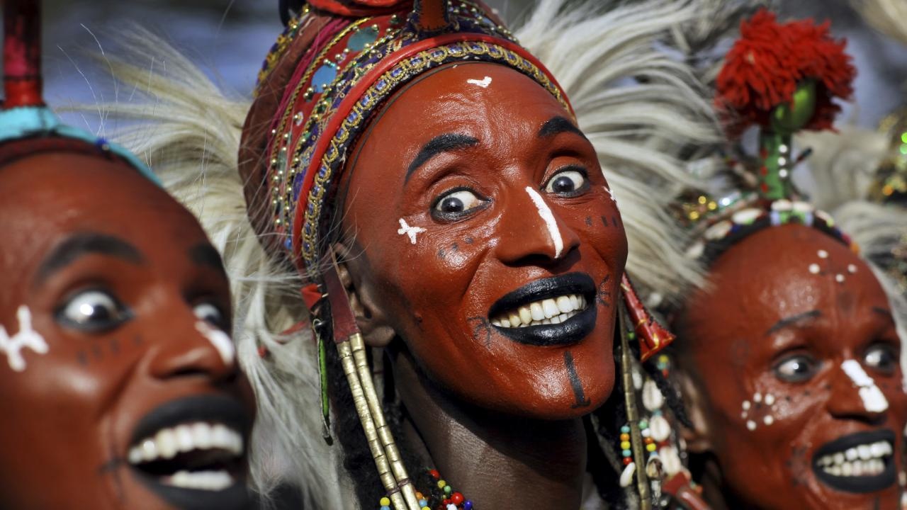 Cuoc thi sac dep 'mat trang, moi tham' o chau Phi hinh anh