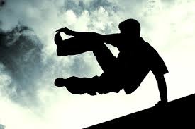 Nhay parkour qua 999 bac tren Thien Mon Son hinh anh