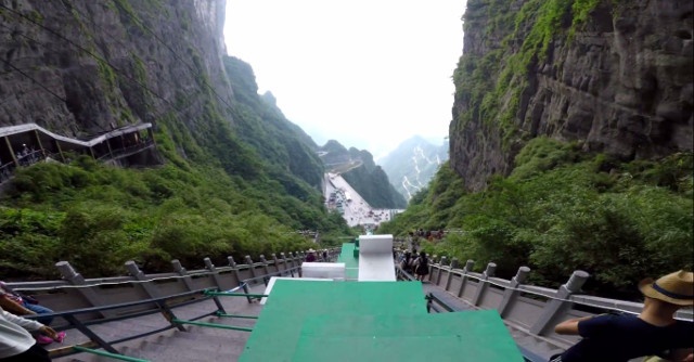 Nhay Parkour tren nui Thien Mon Son hinh anh