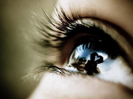 Hy vong nhin thay anh sang sau 40 nam bi mu nho 'cay rang vao mat' hinh anh