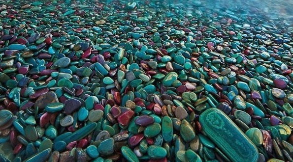 Ho nuoc chua hang trieu vien soi 7 sac cau vong hinh anh