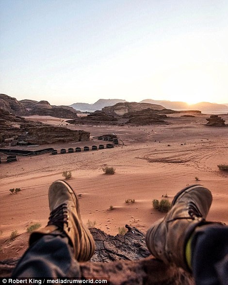 chup anh doi chan khi di du lich anh 6