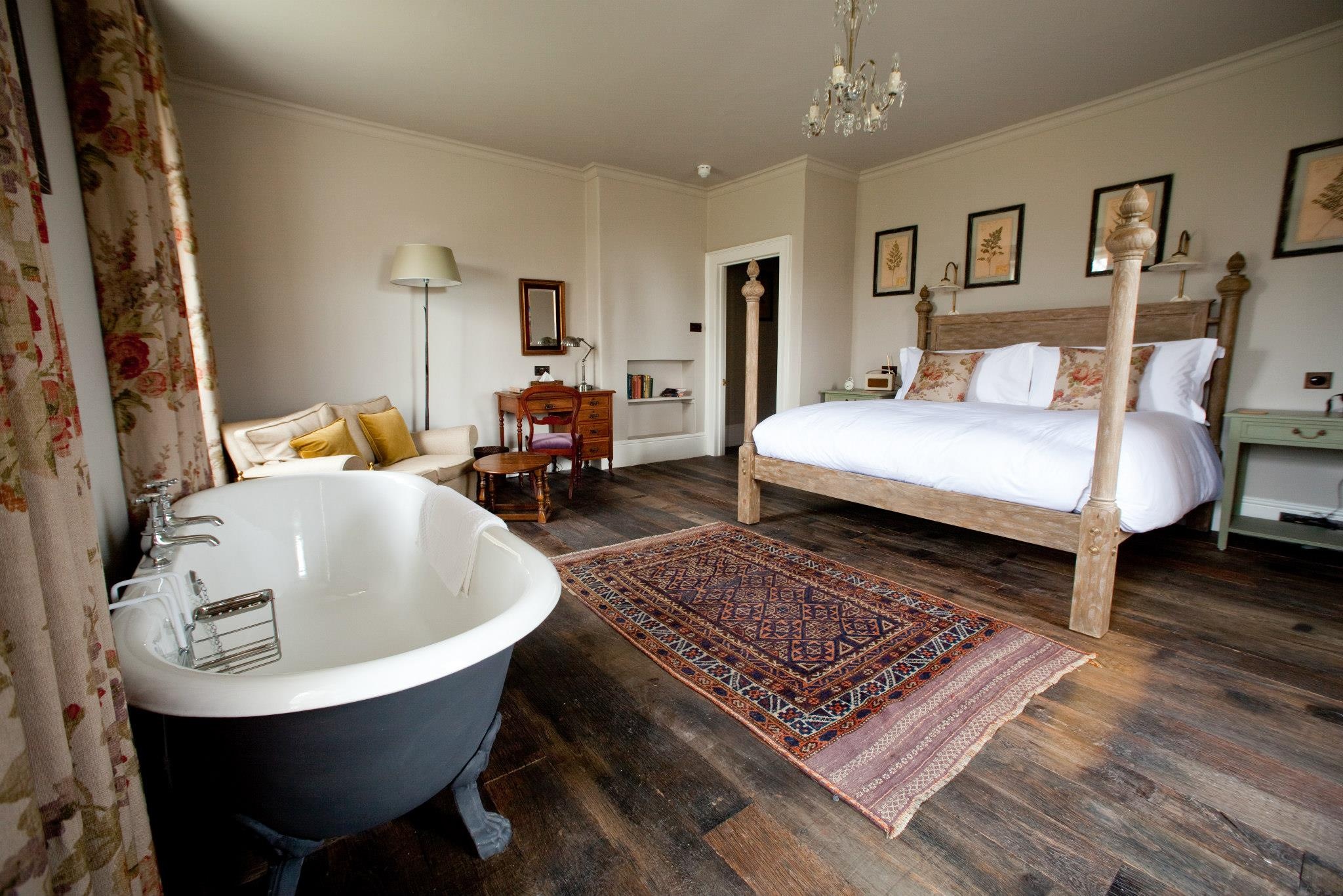 Nhung dich vu khach san lam du khach chan ghet hinh anh