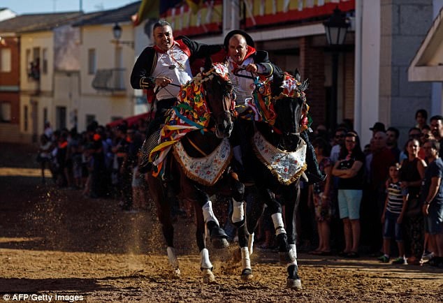 Le hoi giat dut co ngong o Tay Ban Nha anh 6