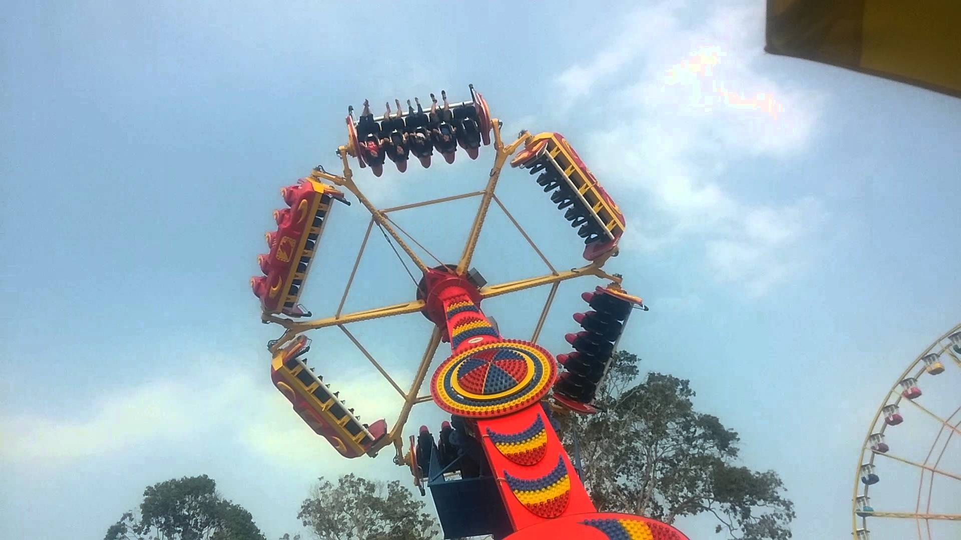 Ghe vang khoi vong xoay cam giac manh, mot nguoi thiet mang hinh anh