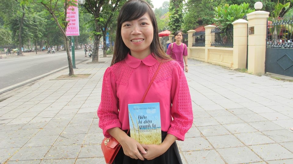 Co gai o xom chay than viet nen dieu ky dieu hinh anh