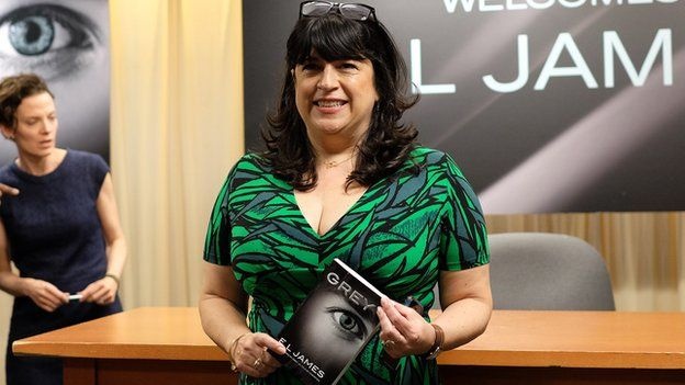 Tap 4 bo sach '50 sac thai' ban duoc 1,1 trieu ban hinh anh