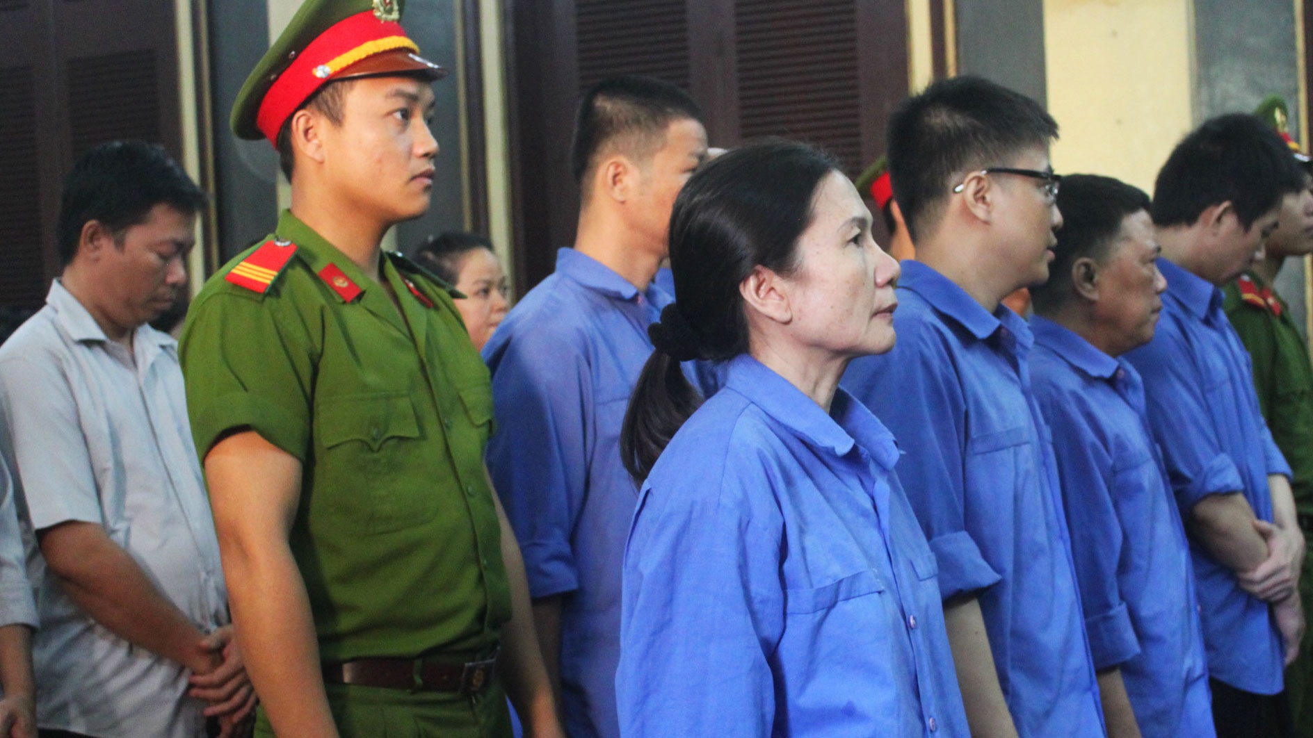 Tham o 34 ty dong, 6 cuu can bo Agribank Ben Thanh doi dien an tu hinh hinh anh