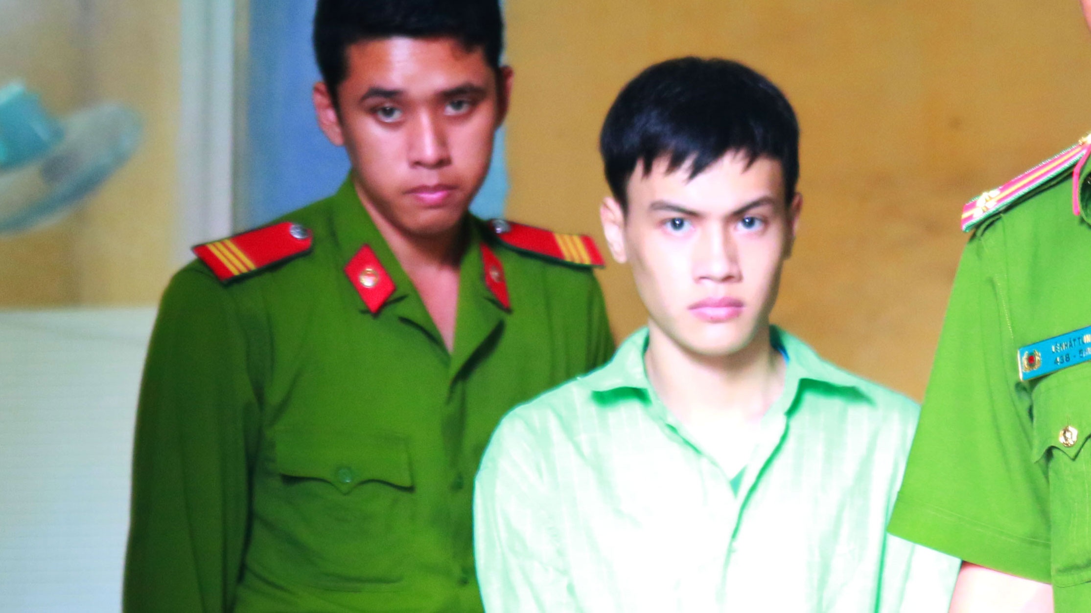 Y an ga trai song chung voi be gai 11 tuoi nhu vo chong hinh anh