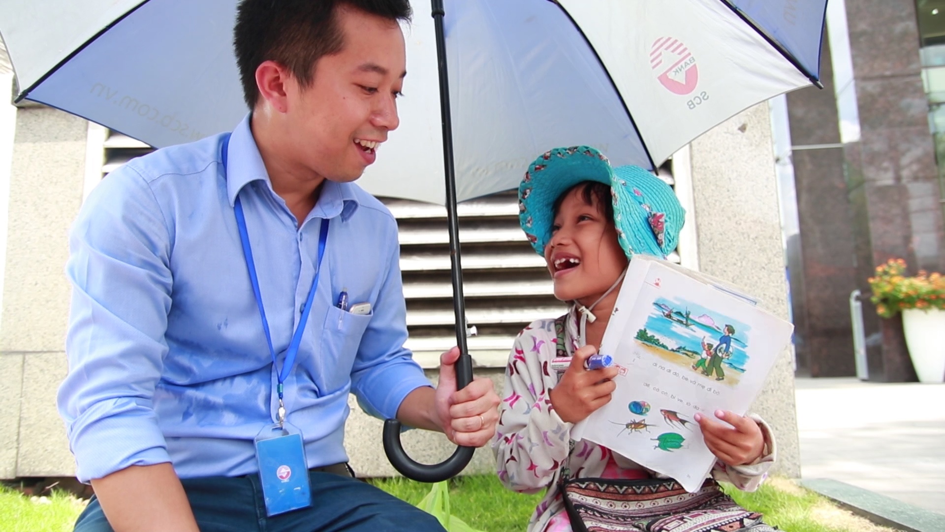 Lop hoc tren via he Sai Gon cua nhan vien ngan hang va be ban ve so hinh anh