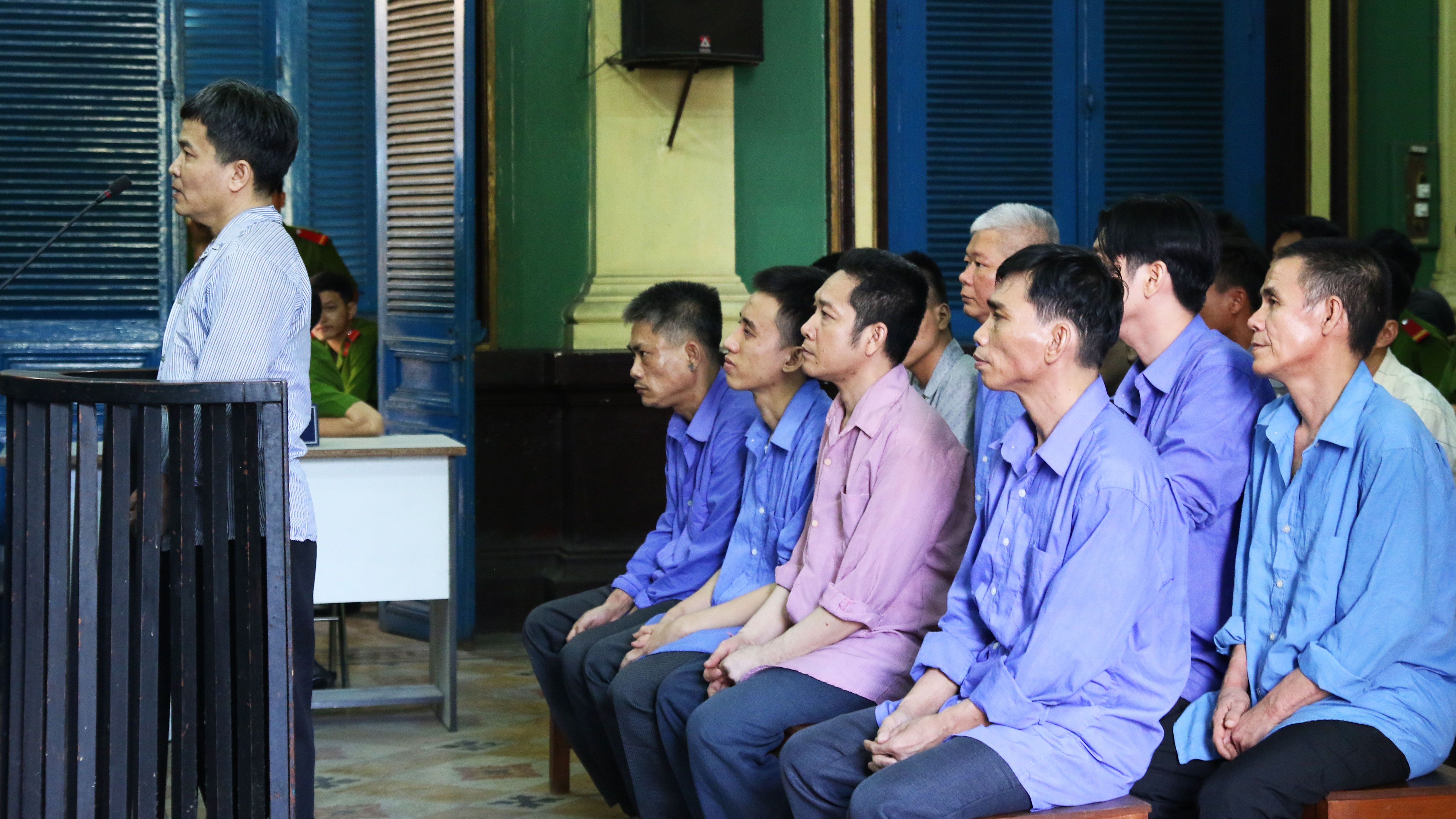 Duoc mien an vi bi AIDS, ong trum ca do tiep tuc pham toi hinh anh