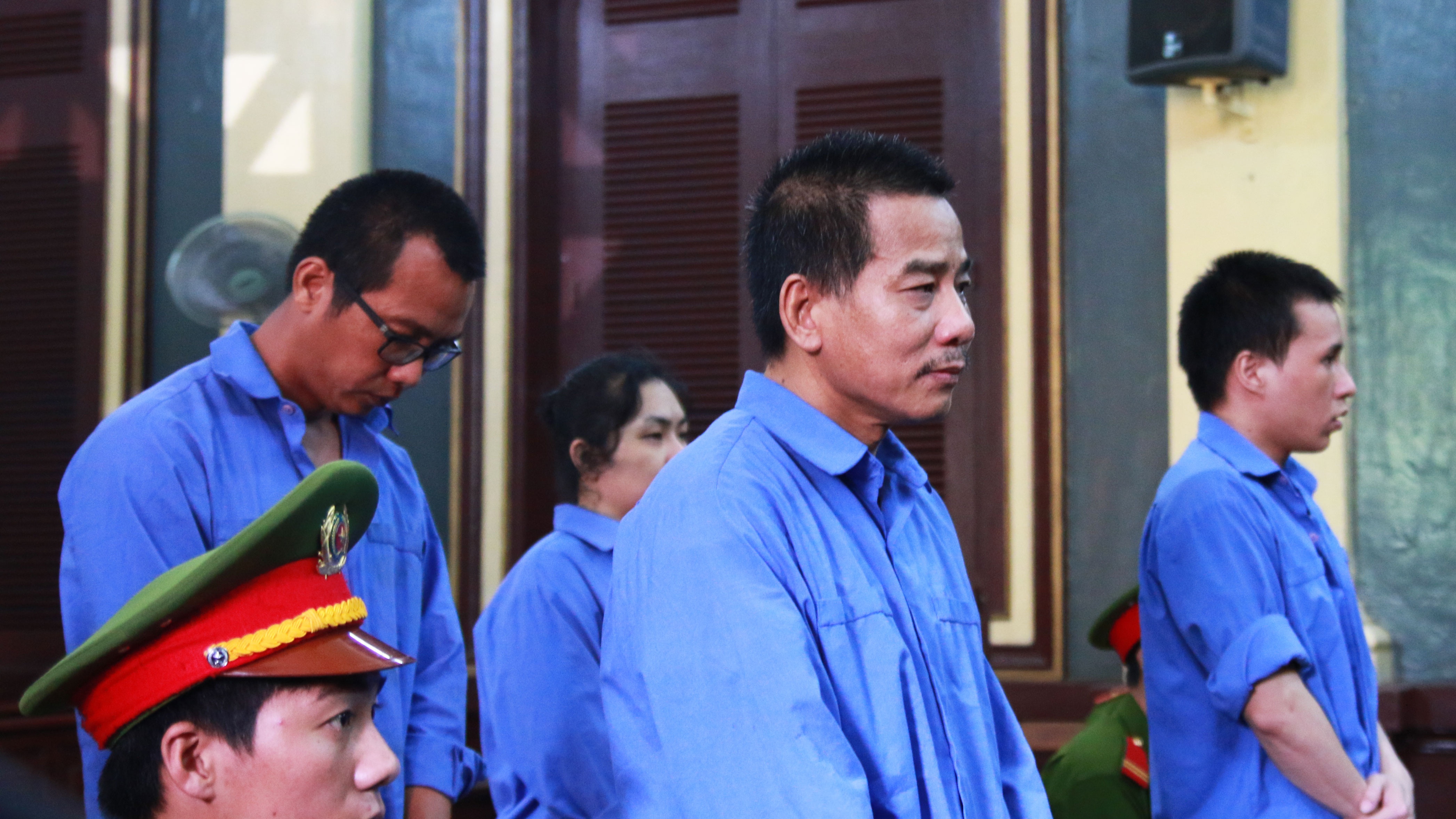 mat 2 ty dong vi danh lo anh 1